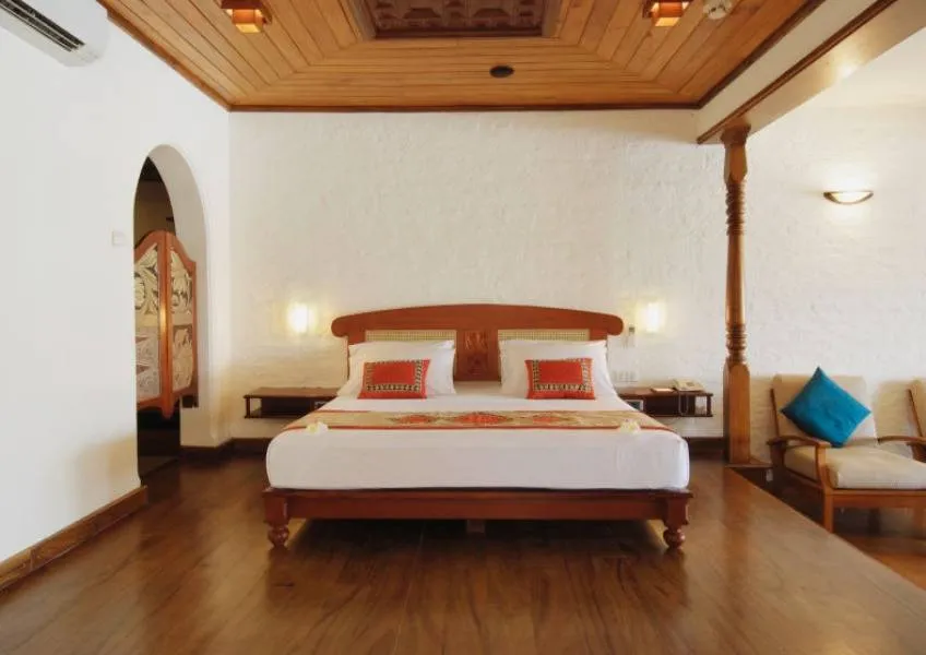 Deluxe suite with pool (Делюкс с бассейном) Deluxe suite with pool (Делюкс с бассейном)