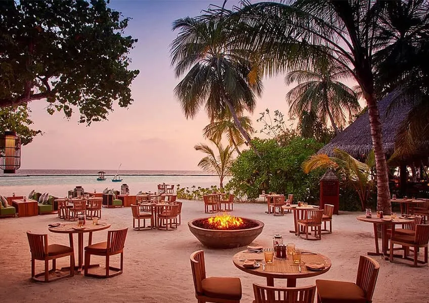 "Босой" ресторан сети отелей The Sun Siyam Iru Fushi Maldives и система All inclusive